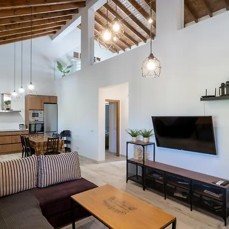 De Diseno Con Piscina Y Barbacoa Holiday home