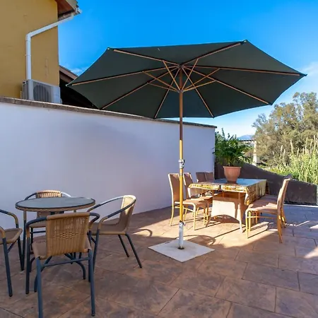 De Diseno Con Piscina Y Barbacoa