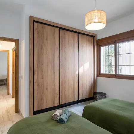 De Diseno Con Piscina Y Barbacoa Holiday home Malaga