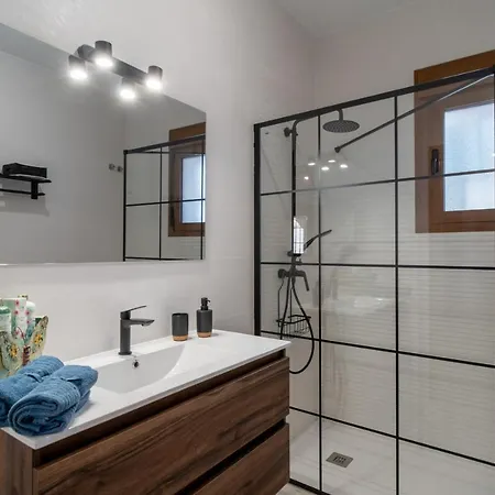 De Diseno Con Piscina Y Barbacoa Holiday home Malaga