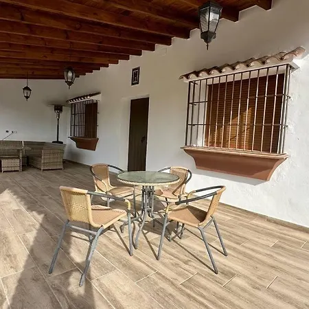 De Diseno Con Piscina Y Barbacoa Holiday home *