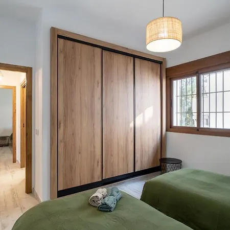 De Diseno Con Piscina Y Barbacoa Holiday home